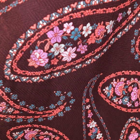 FOREVER 21 Contemporary Red Floral Paisley - Picture 4 of 5